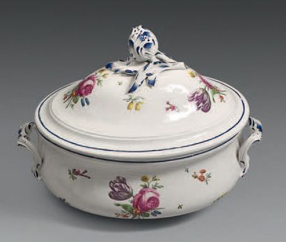 VIENNE Oval vegetable dish covered in porcelain, decorated in polychrome with bouquets...