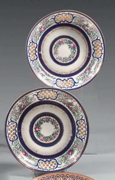 RUSSIE (Manufacture des Frères Kornilov) Pair of porcelain compote pieces with polychrome...