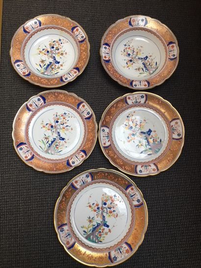 Genre de Vienne A series of nine flat plates and two porcelain soup plates with Chinese...