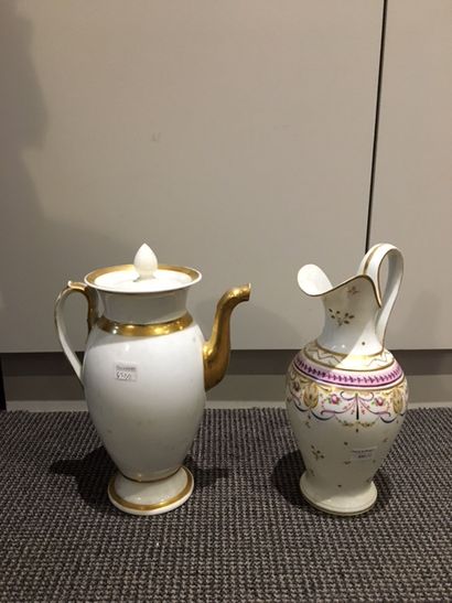 Manufacture de Halley à PARIS Baluster-shaped jug in porcelain decorated in polychrome...