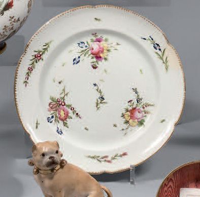 NIDERVILLER, Manufacture du Comte de Custine Polylobed porcelain plate decorated...