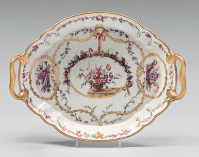 SÈVRES Hébert tray with two golden handles in hard porcelain, decorated in polychrome...