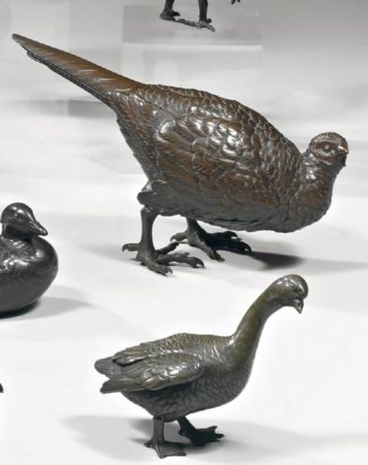 null Ensemble de deux sujets en bronze, l'un représentant une poule faisane, l'autre...