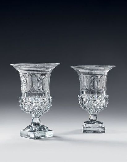 null Paire de grands vases et deux pieds en cristal de Vonêche du début du XIXe siècle,...