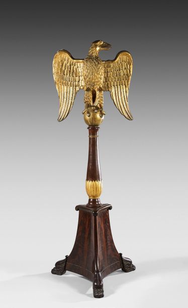 null Statue en tilleul sculpté et doré représentant un aigle impérial; il est présenté...