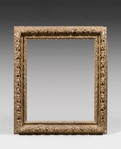 null Beautiful carved and formerly gilded oak frame with a rich decoration of a laurel...