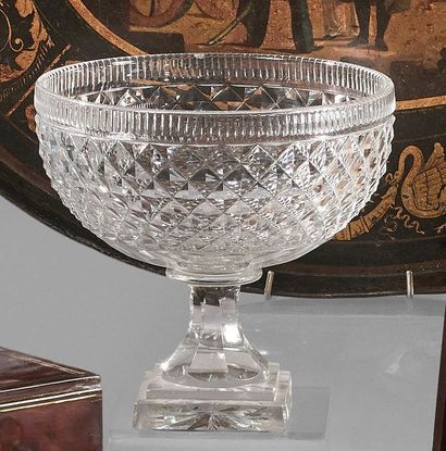 null Early 19th century Vonêche crystal bowl, circa 1820, the bowl with diamond point...