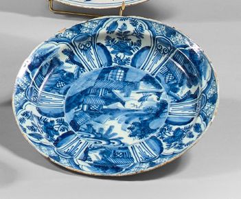 DELFT Two dishes and a plate with a contoured border in earthenware with blue monochrome...
