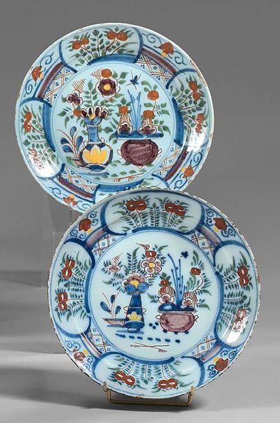 DELFT Pair of earthenware plates decorated with floral vases in a central medallion...