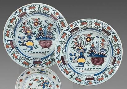 DELFT Pair of earthenware dishes with polychrome decoration of flowered vases in...