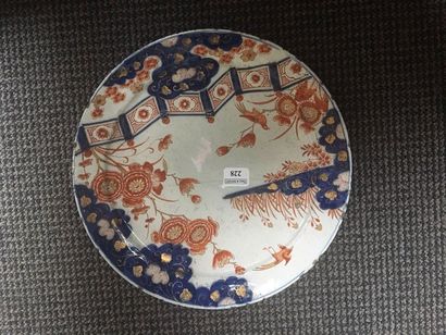 DELFT Circular earthenware plate, called "Golden Delft", decorated in the imari palette...