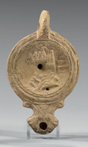  Oil lamp with a quadriga racetrack decoration in a racetrack, triangular beak with...
