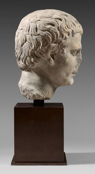 null Tête d'Auguste
Marbre gris. Fêlure et restaurations.
Art romain, 27-17 avant...