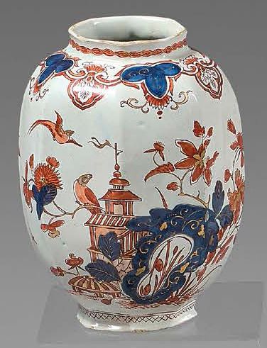 DELFT Small earthenware vase with cut-off sides, imari decoration in blue, red and...