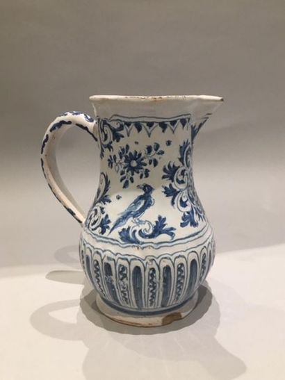 Attribué à CLERMONT-FERRAND Ribbed earthenware baluster-shaped pitcher with a blue...