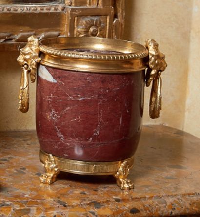 null Red marble refreshment bucket, chased and gilded bronze ornamentation, lion-headed...