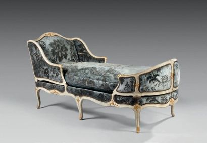 null Moulded and carved beech deckchair, relaqued and gilded, decorated with foliage,...
