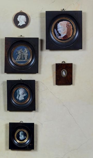 École Française du XIXe siècle 
Profils d'homme et de femmes; scènes antiques
Onze...