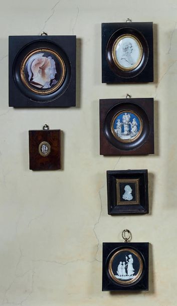 École Française du XIXe siècle 
Profils d'homme et de femmes; scènes antiques
Onze...