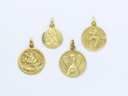 null Gold lot 750 thousandths, composed of 4 religious medals. French work.
Weight:...