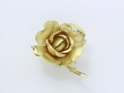 null KREISS
Broche clip en or 750 millièmes partiellement amati, stylisant une rose,...