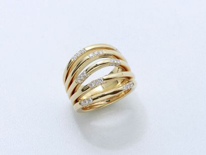 null KREISS
Bague ajourée en or 750 millièmes, composée de 5 anneaux ponctués de...