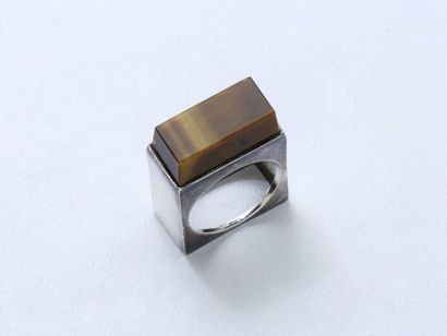null Claude MOMIRON
Large silver ring 800 thousandths square section, decorated with...