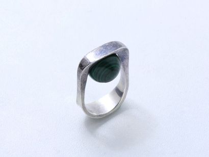 null Claude MOMIRON
Silver ring 800 thousandths, stylized shape partially curved,...