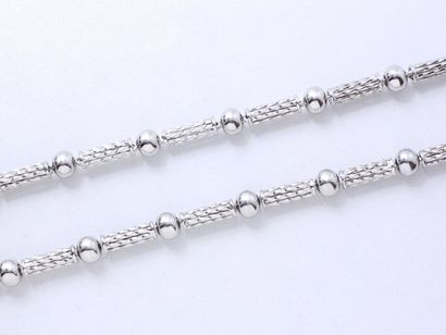 null KREISS
Lot en or gris 750 millièmes, composé de 2 bracelets articulés, maillons...