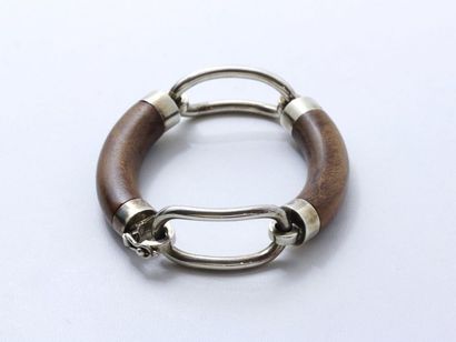 null KREISS
Bracelet articulé en argent 800 millièmes et bois. Poinçon de maître...