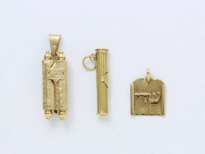 null Gold lot 750 thousandths, composed of 3 religious pendants including a Torah...