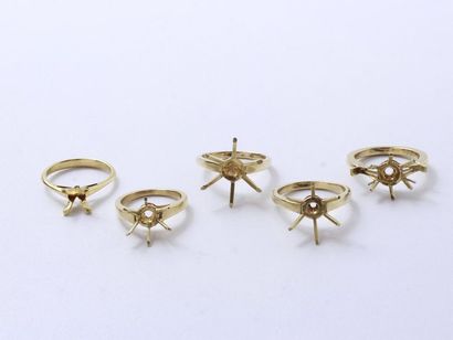 null Set in gold 750 thousandths, composed of 5 solitaire ring mounts. Kreiss signs...