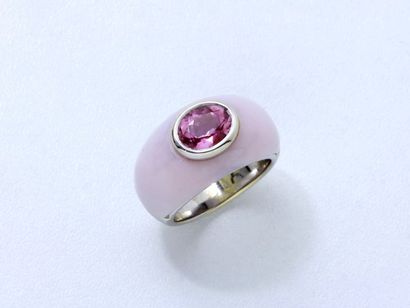 null KREISS
Bague jonc en or gris 750 millièmes, habillée d'un motif en opale rose,...