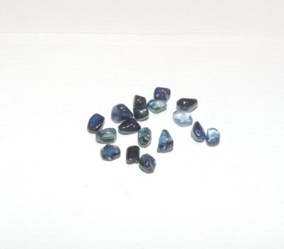 null A batch of seventeen sapphires, suiffed. Total weight: approx. 5.95 carats....