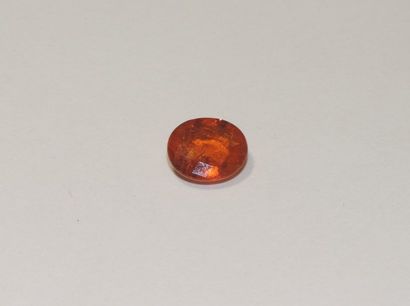null A faceted spessartite garnet of oval shape. Dimensions: approx. 10.1 x 9.1 x...