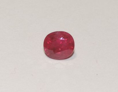 null A facetted ruby of oval shape. Dimensions: approx. 7.8 x 7 x 5 mm. Weight: approx....