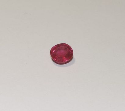 null A facetted ruby in the shape of a cushion. Dimensions: approx. 10.5 x 11 x 5.7...