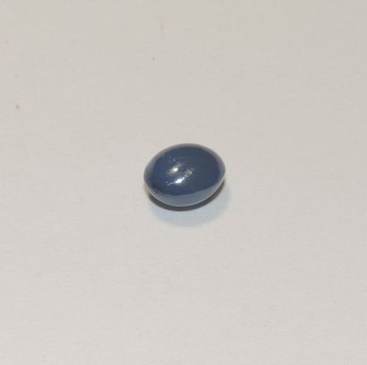 null A cabochon-cut sapphire. Dimensions: approx. 8.7 x 7.5 x 6 mm. Weight: approx....