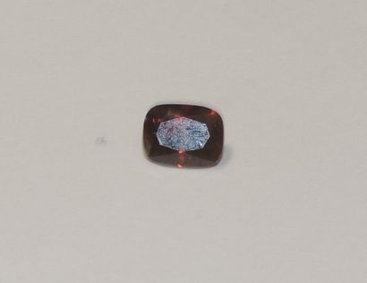 null A facetted red zirconia of rectangular shape. Dimensions: approx. 6.6 x 5.2...