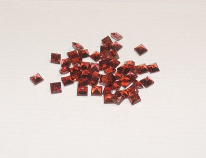 null Batch of calibrated spessartite garnets. Total weight: approx. 9.80 carats.