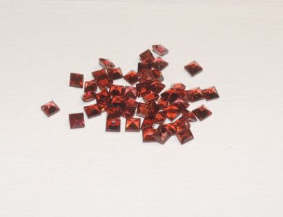 null Lot de grenats spessartite calibrés. Poids total: 9,80 carats environ.