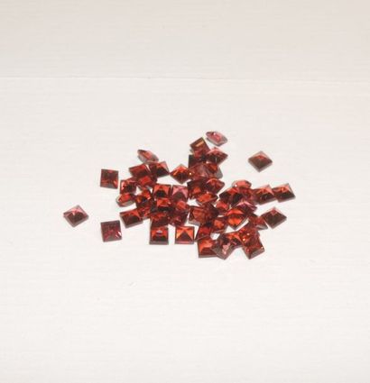 null Batch of calibrated spessartite garnets. Total weight: approx. 9.80 carats.