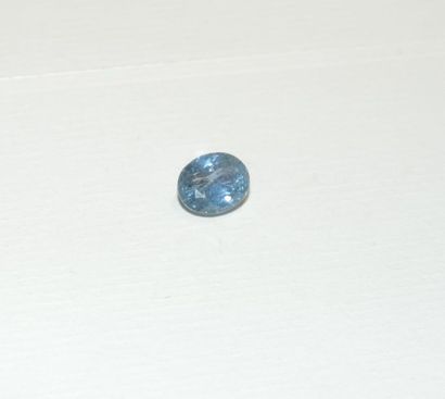 null A facetted sapphire of oval shape. Dimensions: approx. 9.8 x 8.1 x 5.2mm. Weight:...