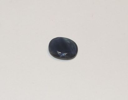 null A facetted sapphire of oval shape. Dimensions: approx. 11.8 x 9.2 x 2.9 mm....