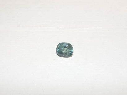 null A facetted sapphire of oval shape. Dimensions: approx. 9.9 x 8.5 x 5.6 mm. Weight:...