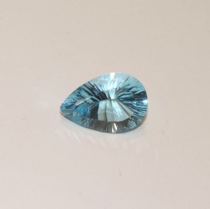 null A pear-shaped faceted topaz. Dimensions: approx. 21 x 14.7 x 10 mm. Weight:...