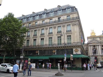  Mobilier du Café de la Paix et de l’Hôtel Intercontinental Paris - Le Grand