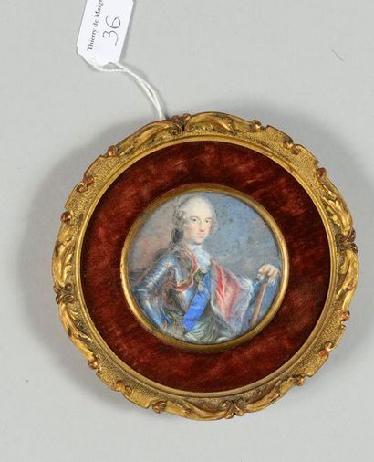 null Miniature ronde sur ivoire : Portrait d'un maréchal en armure, du XVIIIe, portant...