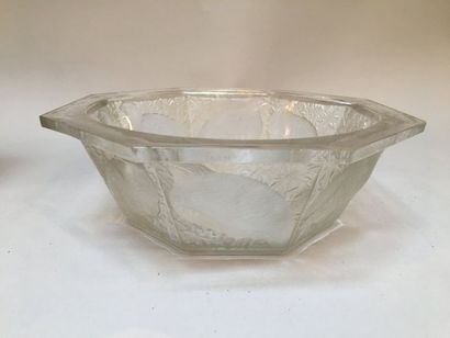 LALIQUE Glass bowl with partridge decoration 

Accident 

Diameter: 30 cm