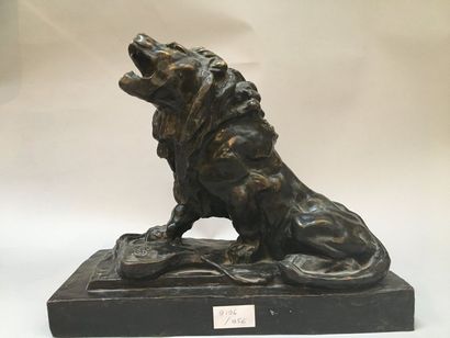 null Lion sitting in bronze 